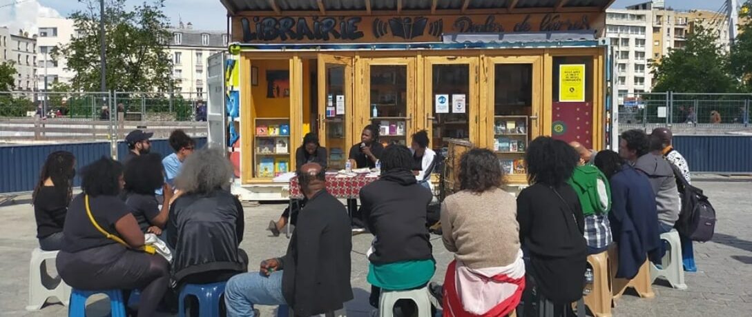 événement devant la librairie ambulante de Luc Pinto Barreto