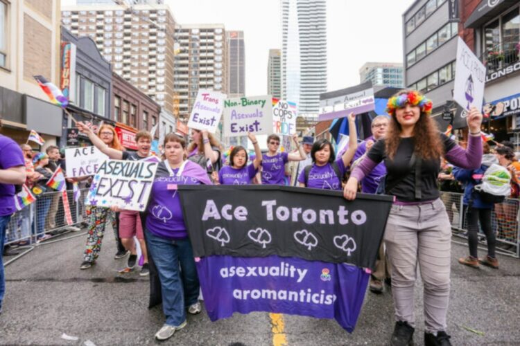 Cortège ace lors de la Pride à Toronto en 2018.