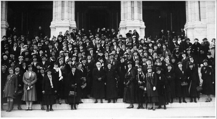 Les dirigeantes lors du Congrès de fondation de la Ligue féminine d’action catholique française (changement de nom en 1932). © Archives de l’Action catholique des femmes (A.A.C.F)