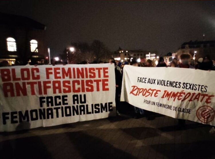  La banderole "Bloc féministe antifasciste face au fémonationalisme" de l'AFA, et celle de la Jeune Garde ; "Face aux violences sexistes, riposte immédiate. Pour un féminisme de classe", déployées à Strasbourg lors du 25 novembre. 