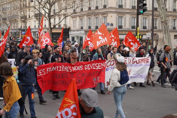 Manifestation pour l'ouverture des frontières à Paris en 2023.