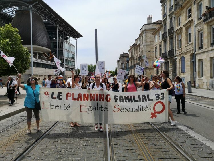  Le Planning familial de Gironde, lors de la Marche des Fiertés de Bordeaux en juin 2018. 