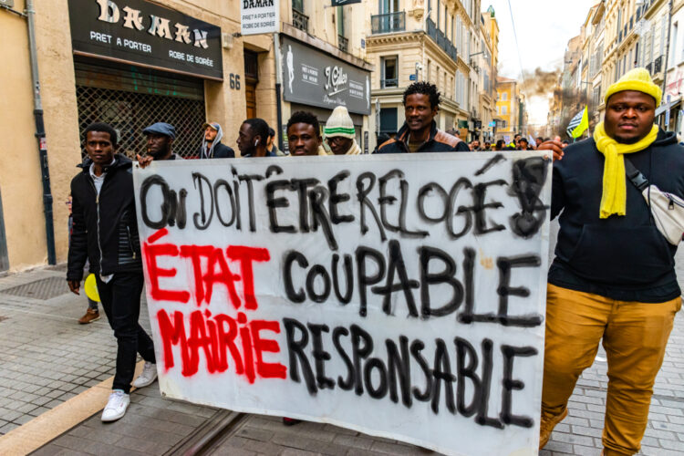 Manifestation le 25 janvier 2020 à Marseille. Suite à l'effondrement de deux immeubles de la rue d'Aubagne en 2019, qui avait fait 8 morts, d'autres immeubles à proximité avaient été vidés de leurs occupants. © Kateryna Deineka / Shutterstock.com