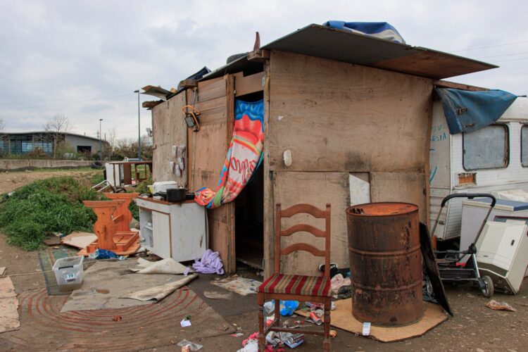 Un des bidonvilles visités par Utopia 56 © Félix Vanderdonckt