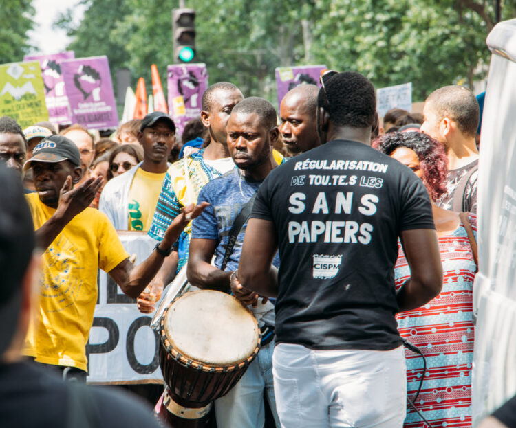 Manifestation de sans-papiers à Paris en juin 2018. © Alexandre Rotenberg / Shutterstock