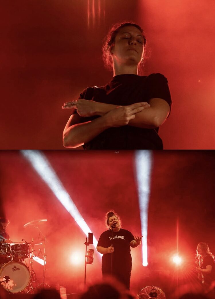 La chanteuse Mathilde en concert au Lezart 2026, avec traduction LSF. © Cloé Ferri pour le Lezart